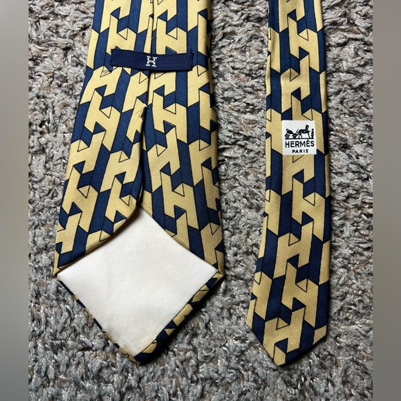 Hermes Geometric Patterned Tie in Gold and Blue - Picture 6 of 7